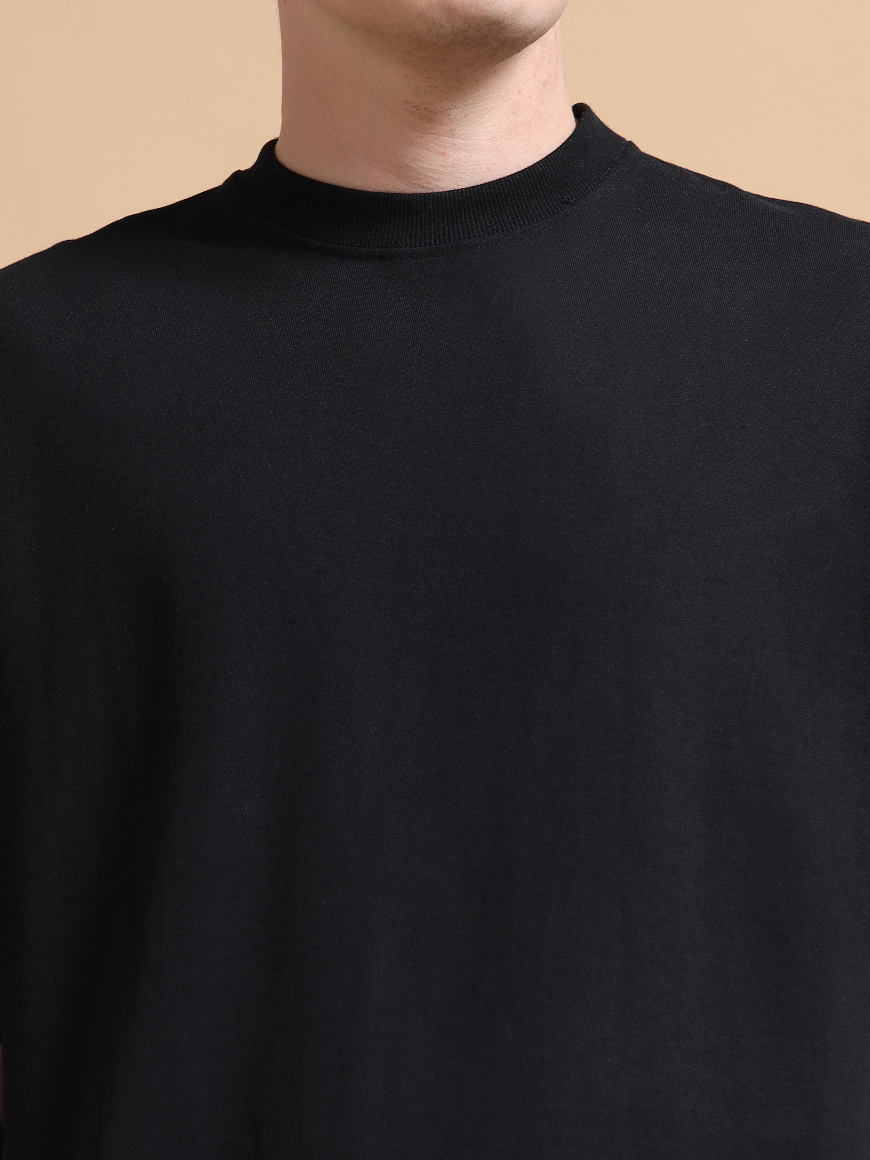 Relaxed Fit - Black